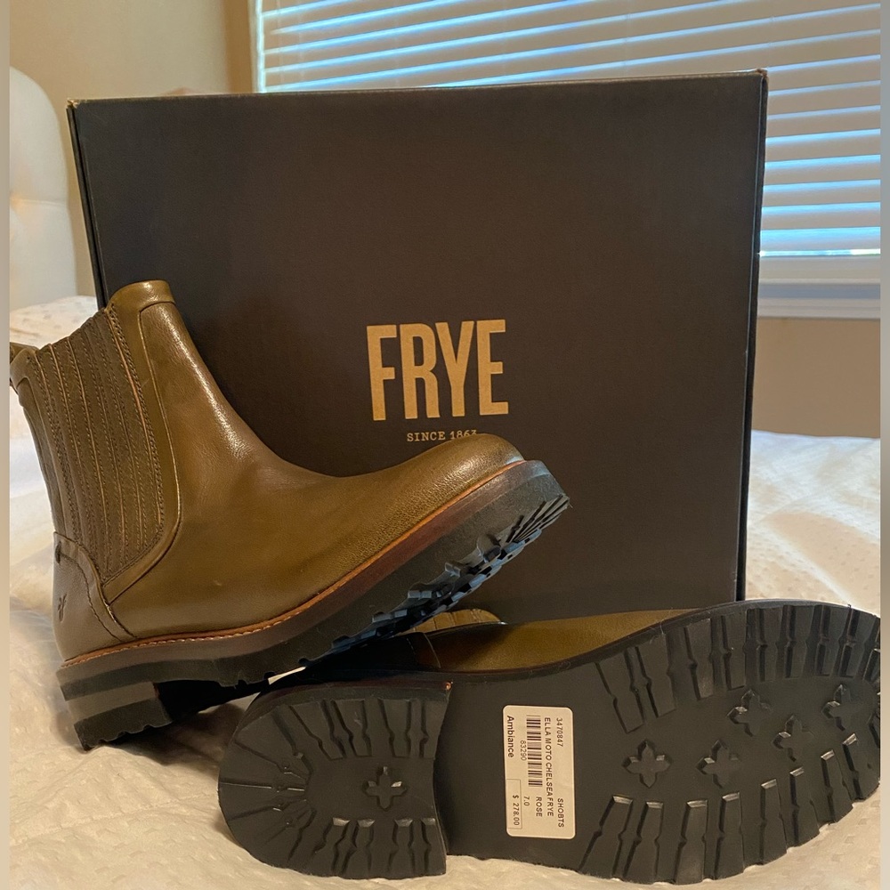 Brand new! Still have the tags on I forgot that I purchase these, were too small